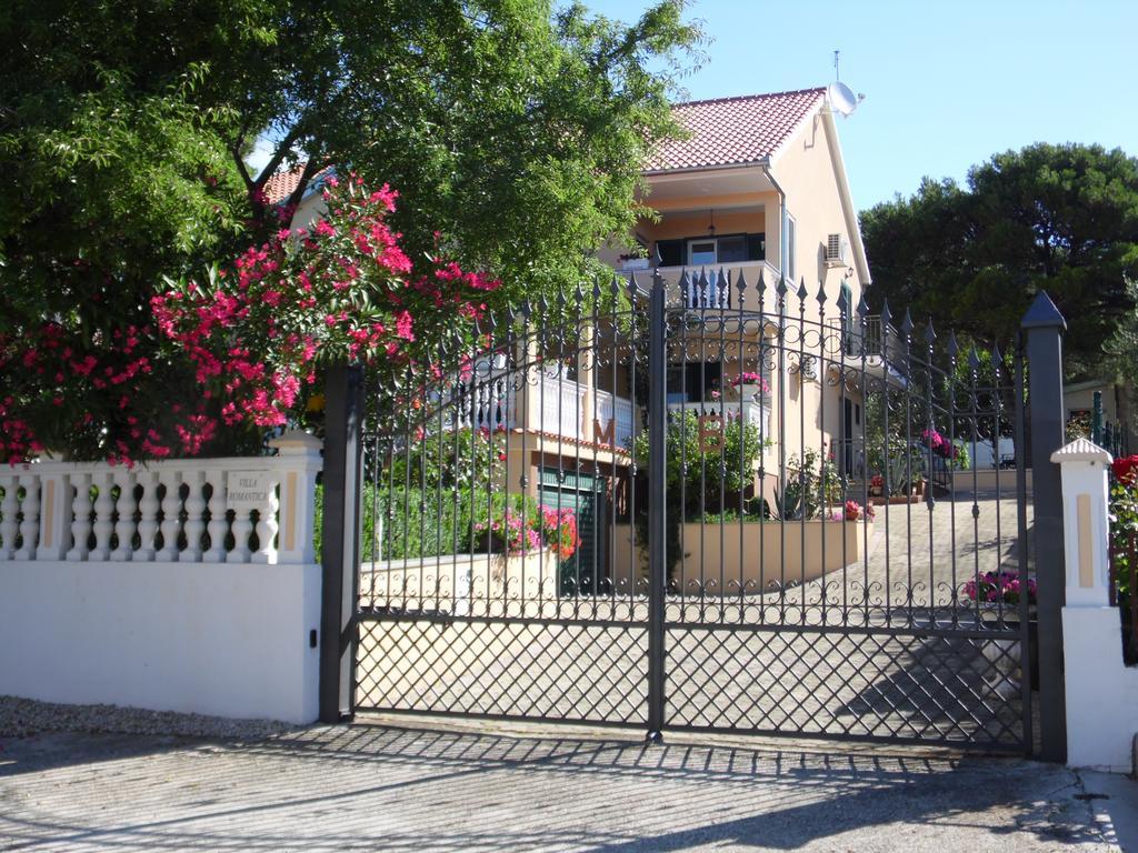 Holiday Home Villa Romantica Sveti Filip i Jakov Exterior foto